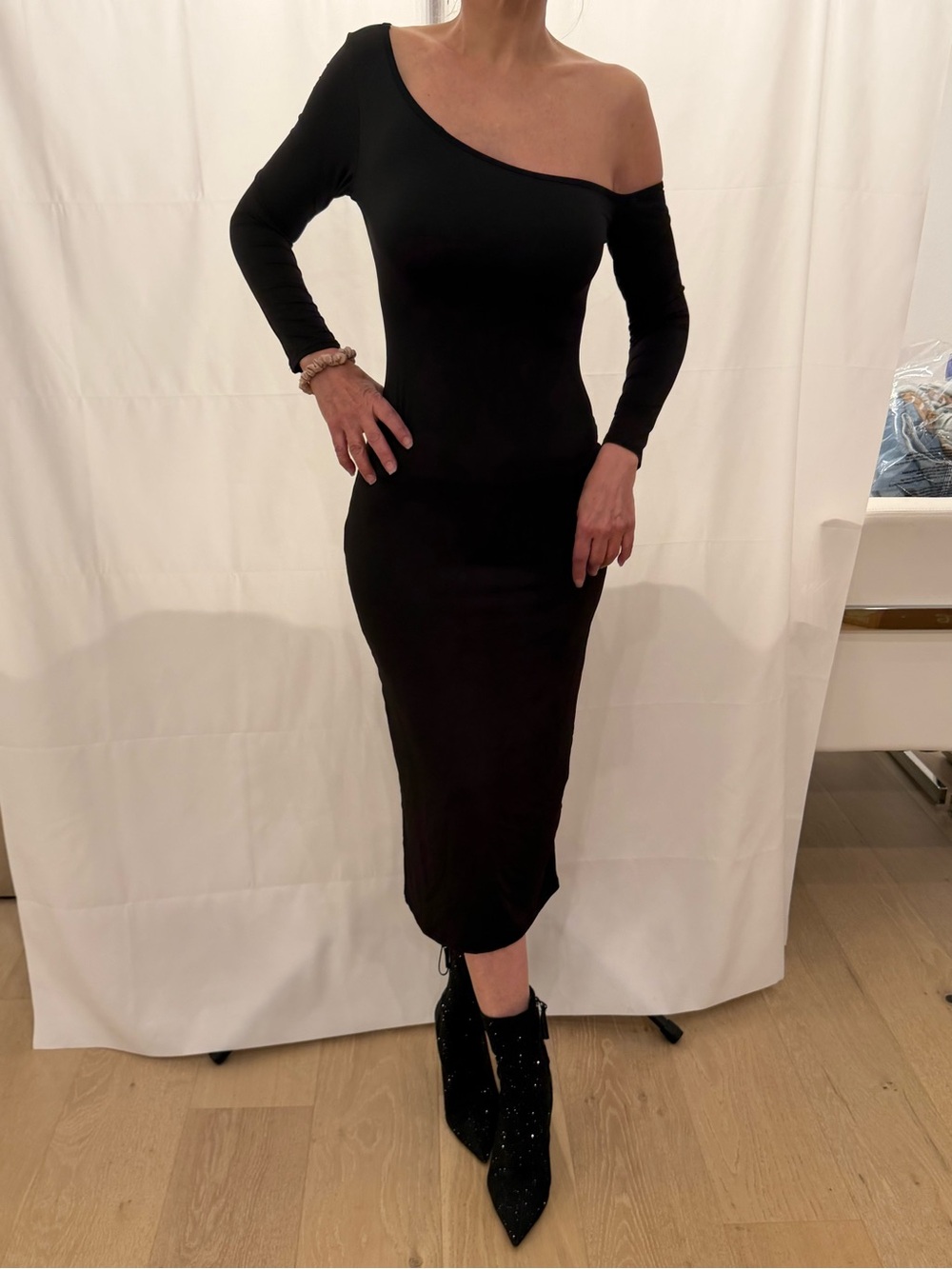 Asymmetric One-Shoulder Black Midi Dress